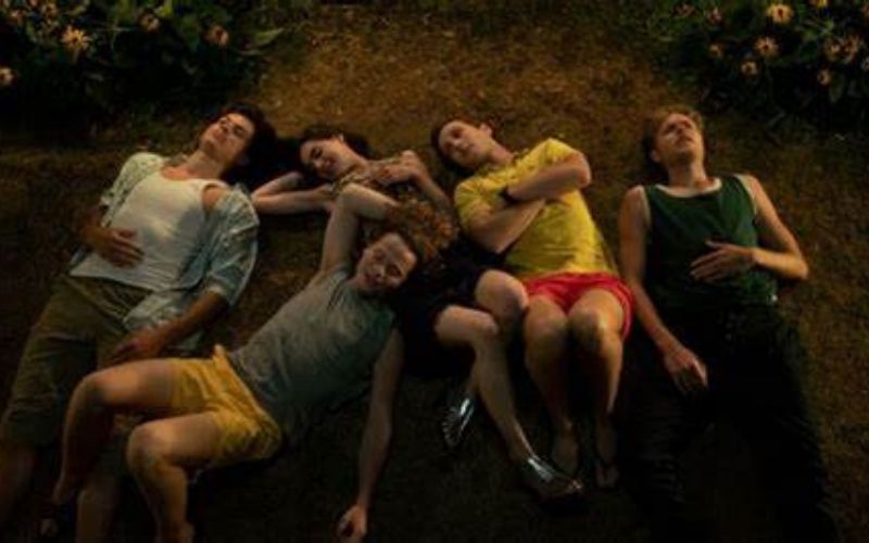 « C’est écœurant » ; Une scène de viol collectif dans une série enflamme la toile (vidéo)
