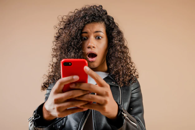 Les hommes qui envoient des photos de leur p€nis aux femmes encourent désormais une peine de 2 ans de prison
