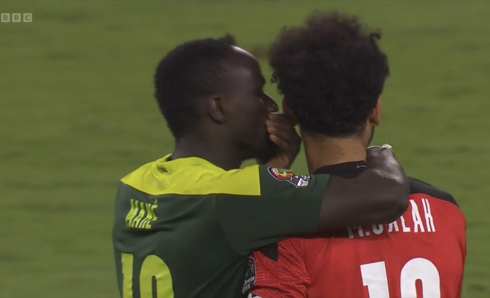 CAN 2021 : ce que Sadio Mané a dit à Mohamed Salah à l’issue de la finale !
