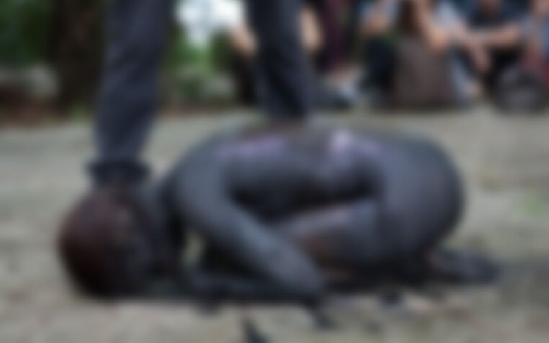 Scandale : une jeune malienne nue « humiliée » par 3 personnes en France ? Voici ce qui s’est réellement passé  (vidéo choc)