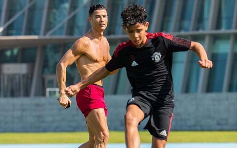 Star : Cristiano Ronaldo offre ces incroyables crampons à son effigie, à son fils (photo)