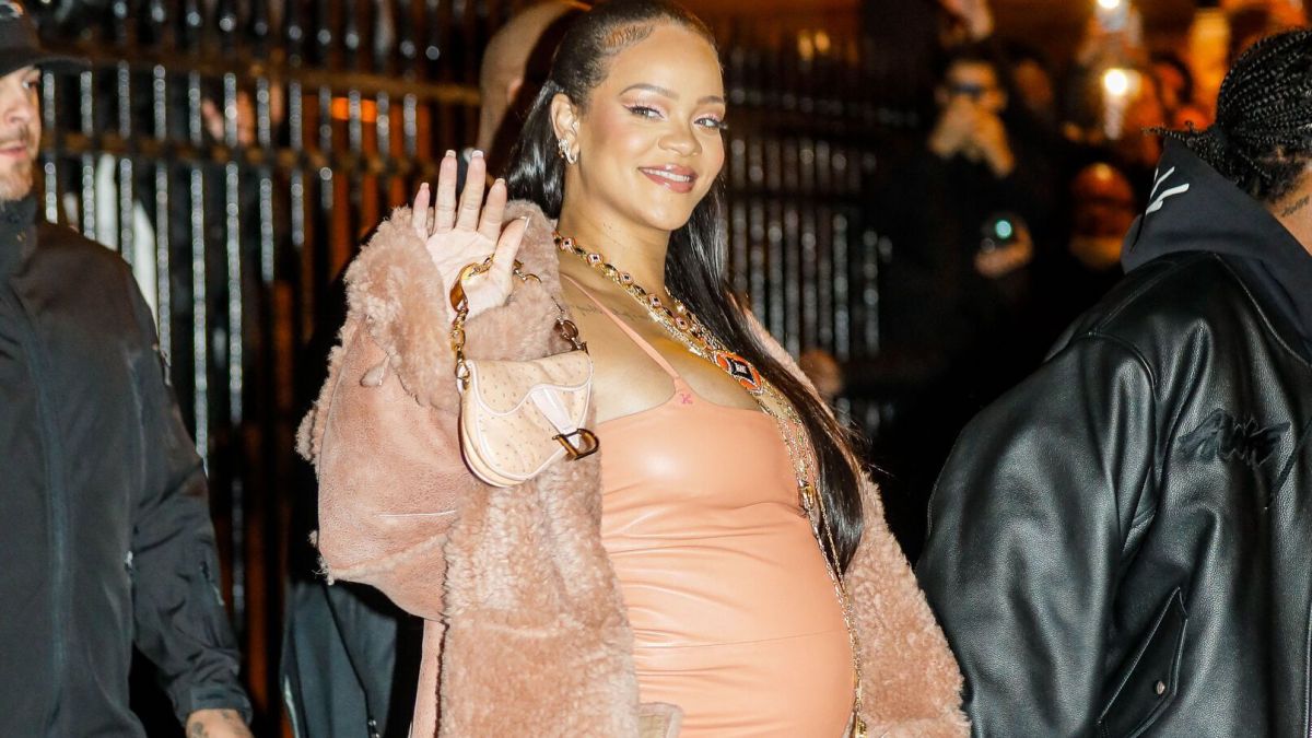 Rihanna, enceinte, honorée d’une statue au Met Gala 2022 (photo)