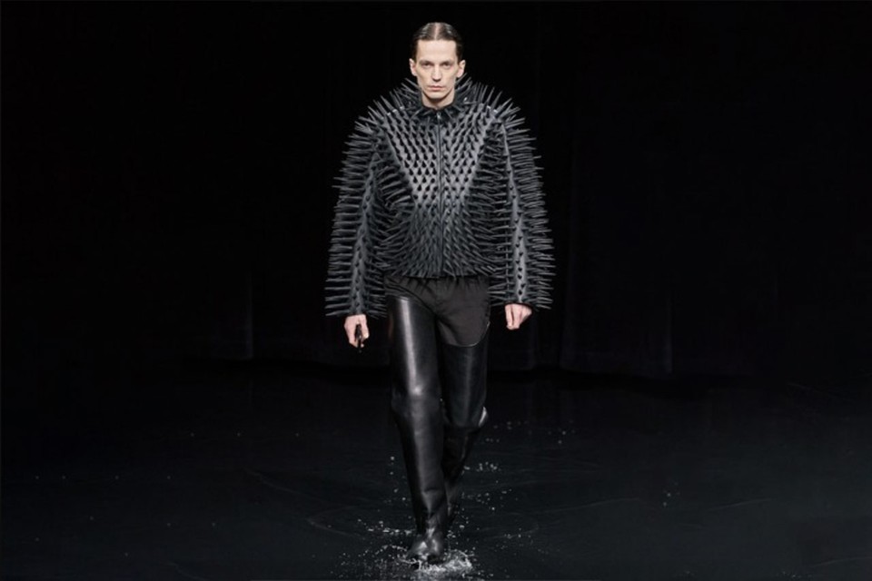 Fashion Week Paris : La très surprenante invitation de Balenciaga pour son défilé (Vidéo)