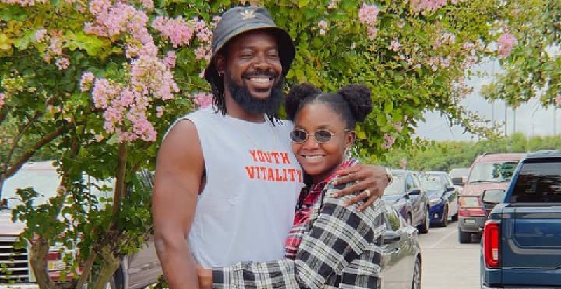Simi : la réaction de la star après qu’une danseuse a sauté sur son mari Adekunle Gold