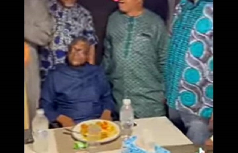 Aliko Dangote : l’anniversaire « sans champagne ni gâteau » du riche homme d’affaires suscite des réactions (vidéo)