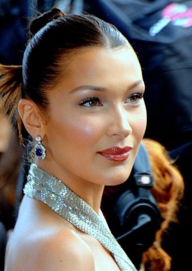 Bella Hadid : la plus belle femme du monde dévoile son astuce beauté pour avoir bonne mine au réveil