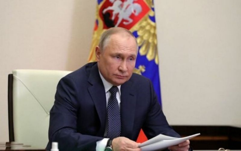 « Ça fera réfléchir ceux qui menacent la Russie » : Poutine annonce le succès d’un tir d’essai de Sarmat, un nouveau missile balistique