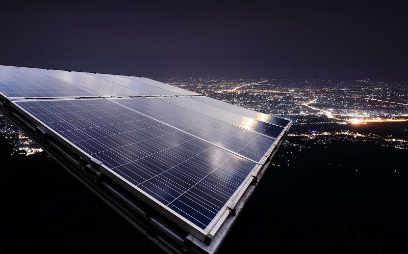 Energie : Des chercheurs inventent des panneaux solaires qui fonctionnent… la nuit
