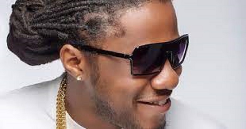  »Arrêtez de défier Fally Ipupa avec son habillement »; Maahlox le Vibeur tacle ses collègues (photo)