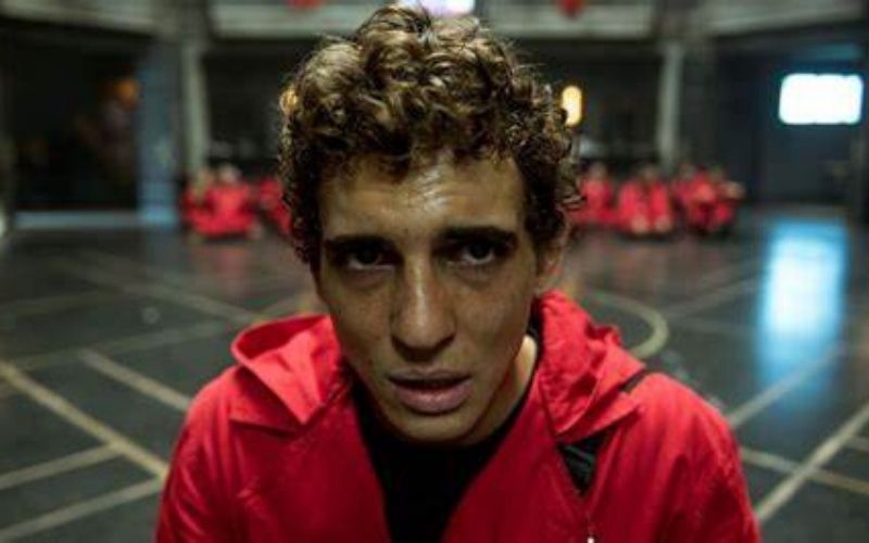 Miguel Herrán (Rio) en larmes : « Je n’arrive pas à y croire… » ; l’acteur de « La Casa de Papel » échappe à la mort (vidéo)
