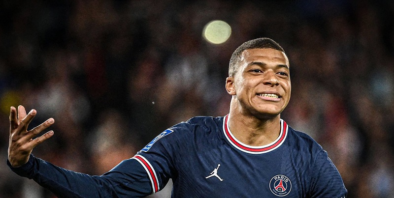 Mbappé va-t-il prolonger au PSG ? Son entourage tranche la question et surprend
