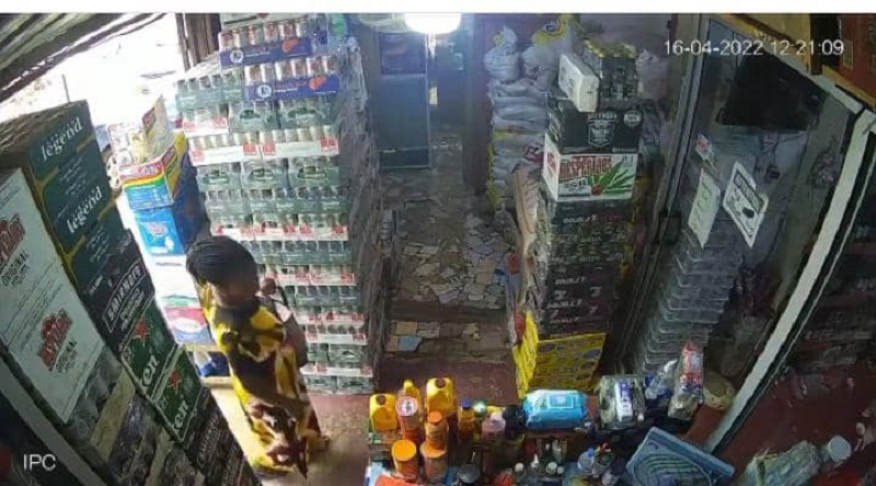 Togo : une voleuse professionnelle trahie par une caméra de surveillance à Totsi (vidéo)