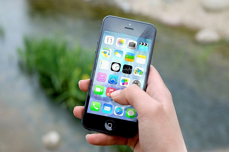 Apple : la firme corrige le bug qui vidait la batterie des iPhones