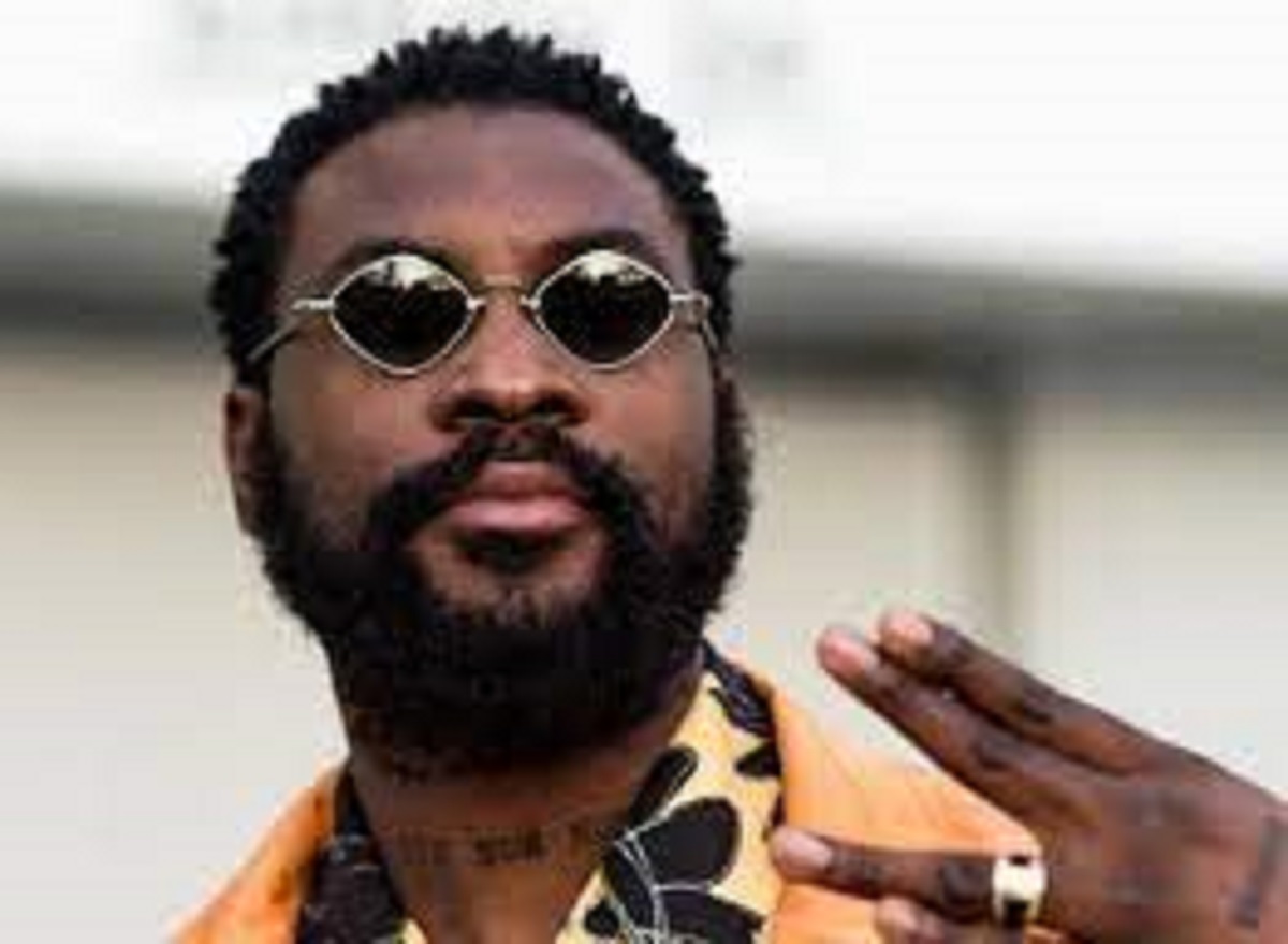 Damso : quand le rappeur avoue mettre le « prix d’une villa » autour du doigt (vidéo)