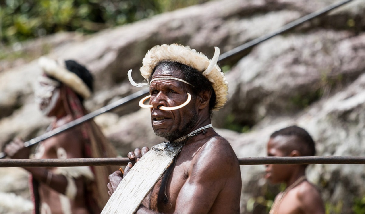 Découvrez cette tribu qui fait boire du sperme aux garçons pour les transformer en hommes