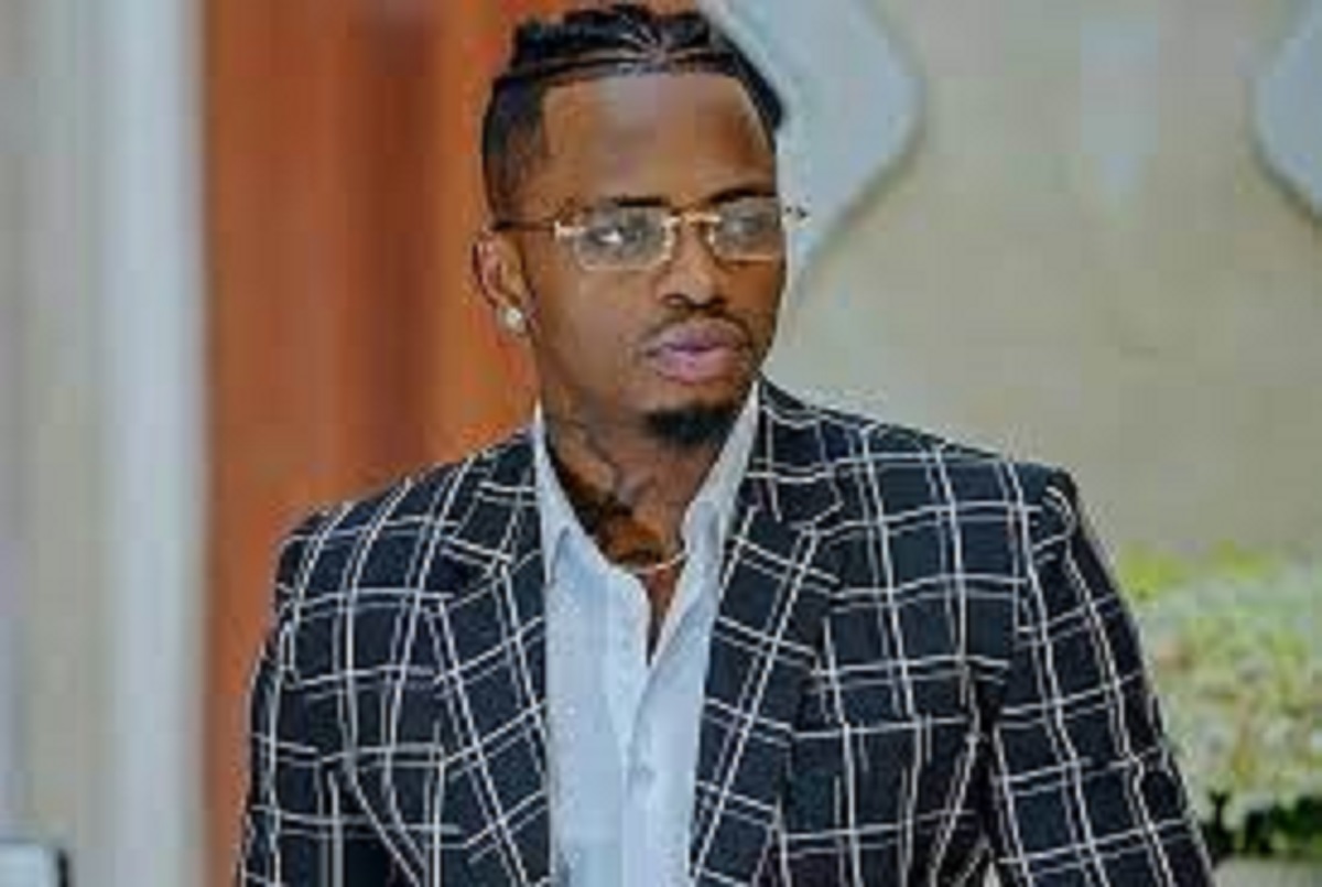 Diamond Platnumz : la star fait le buzz dans une tenue confectionnée à base de sacs plastiques (photos)