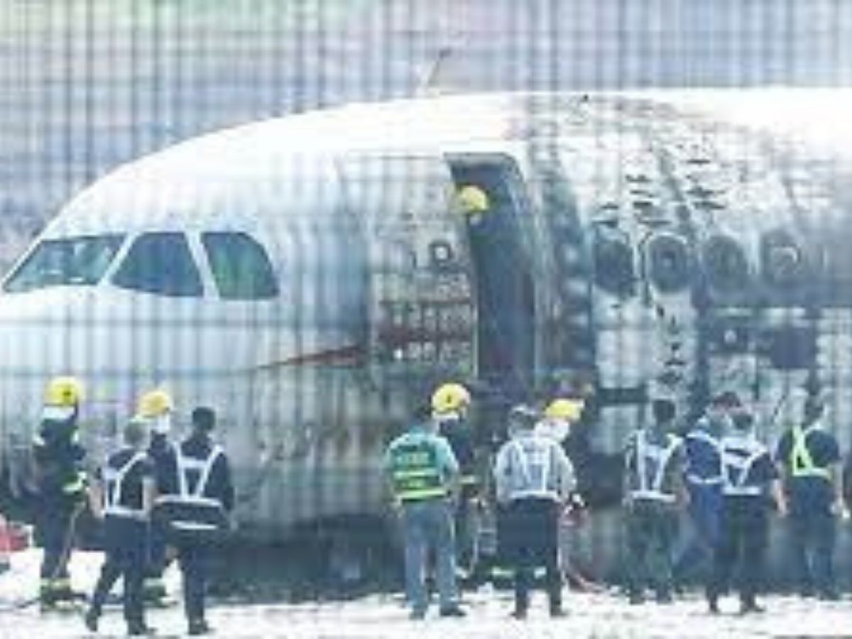 Drame : un avion prend feu avec 210 personnes à bord (vidéo)