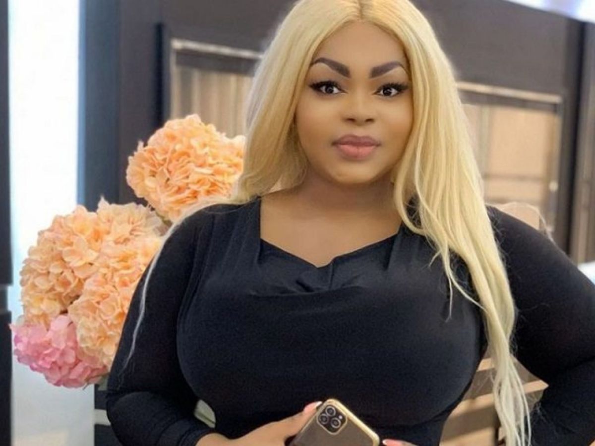 Eudoxie Yao impatiente : la bimbo ivoirienne en passe de rejoindre à nouveau Dubaï