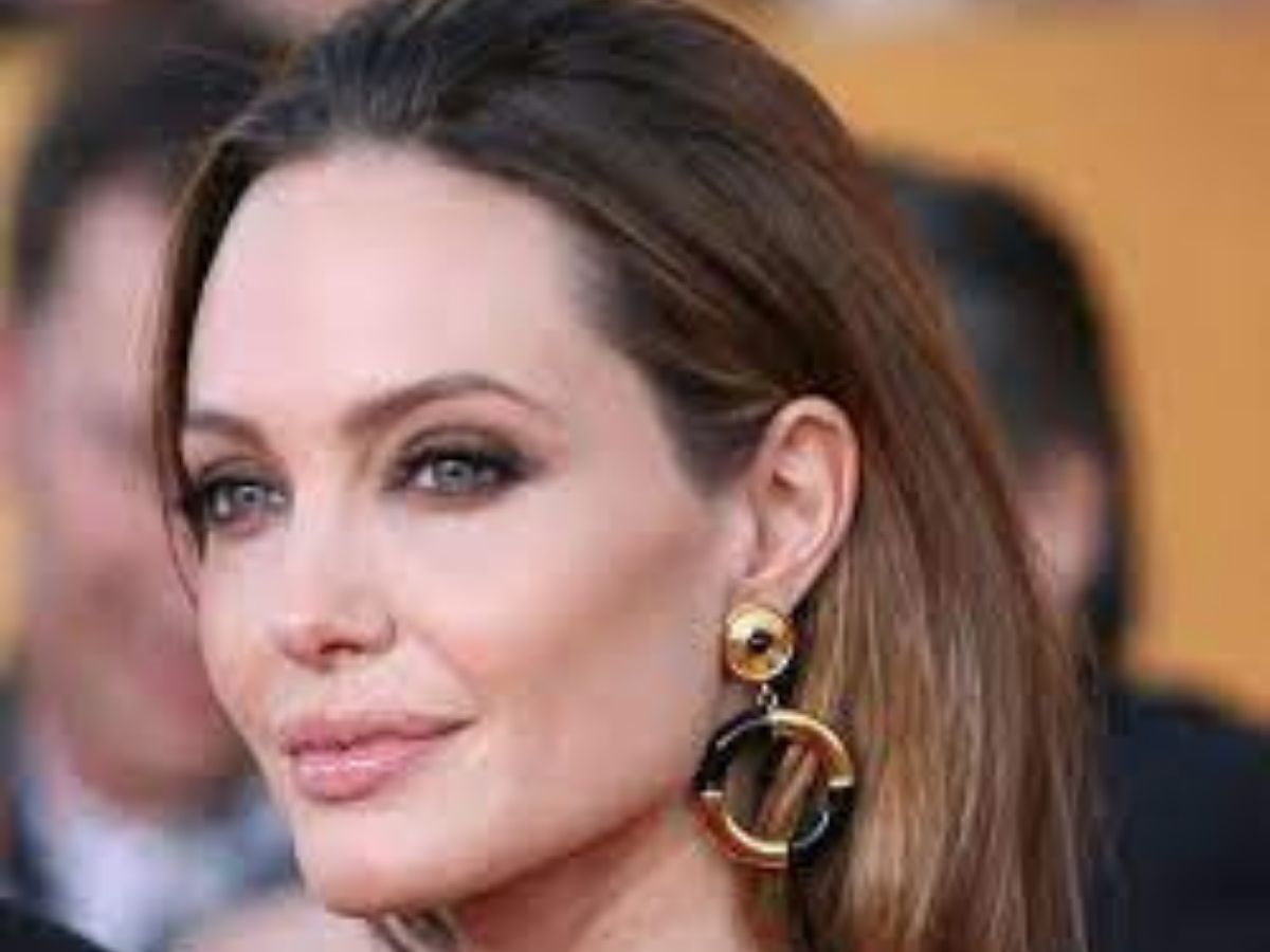 Guerre en Ukraine : Angelina Jolie évacuée d’urgence de Lviv en raison d’une… (vidéo)