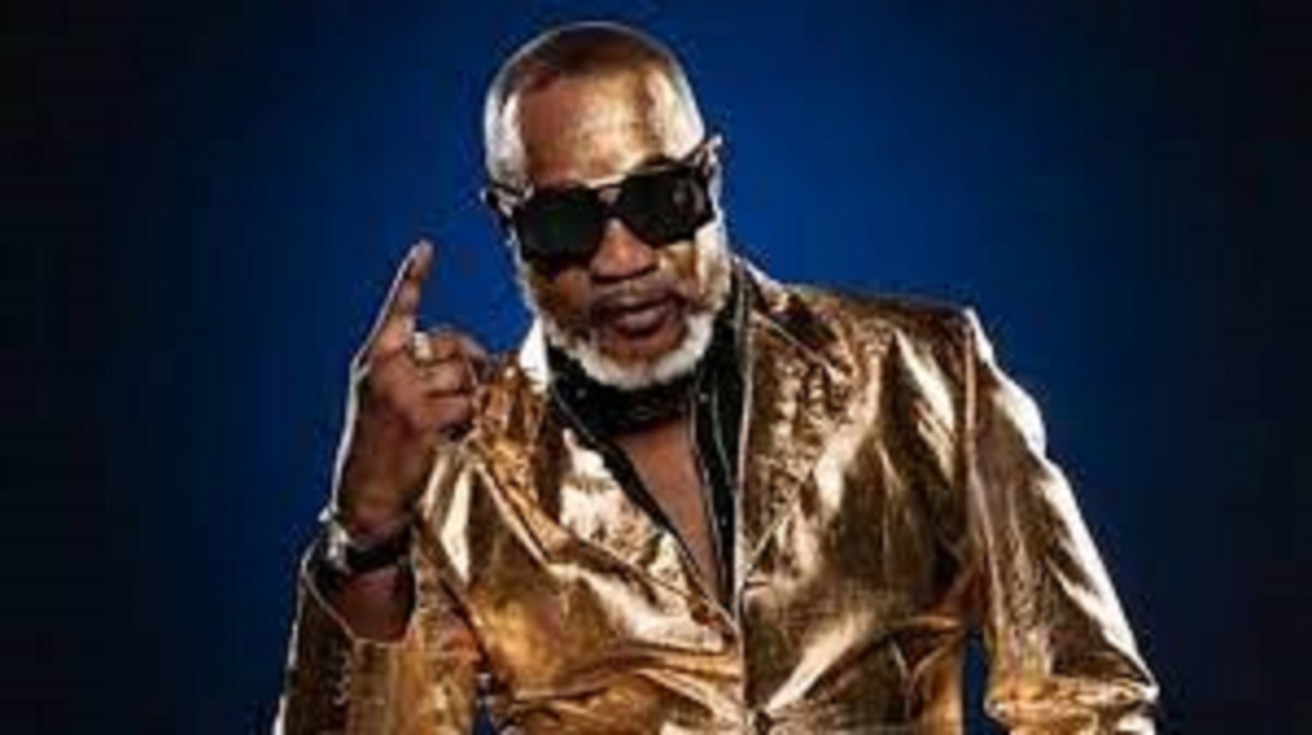 Koffi Olomide : quand la star décide de bouger sur  »Peru » de Fireboy (vidéo)