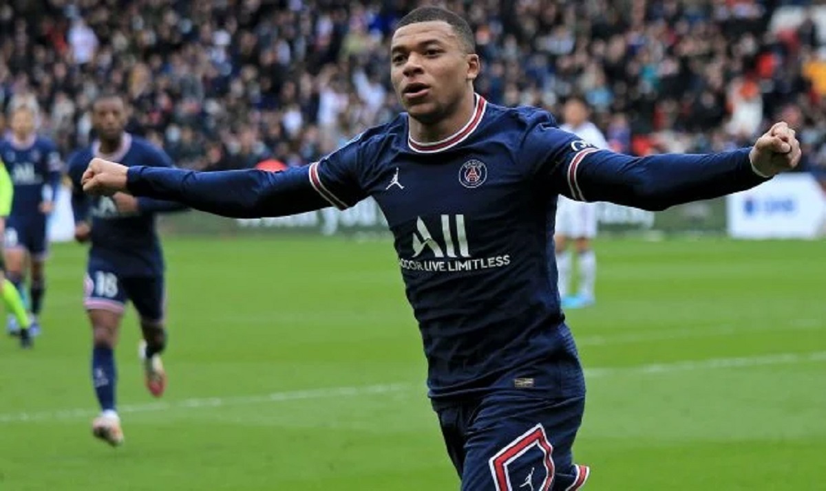 Ligue 1 : Kylian Mbappé termine la saison avec deux distinctions ; un exploit historique