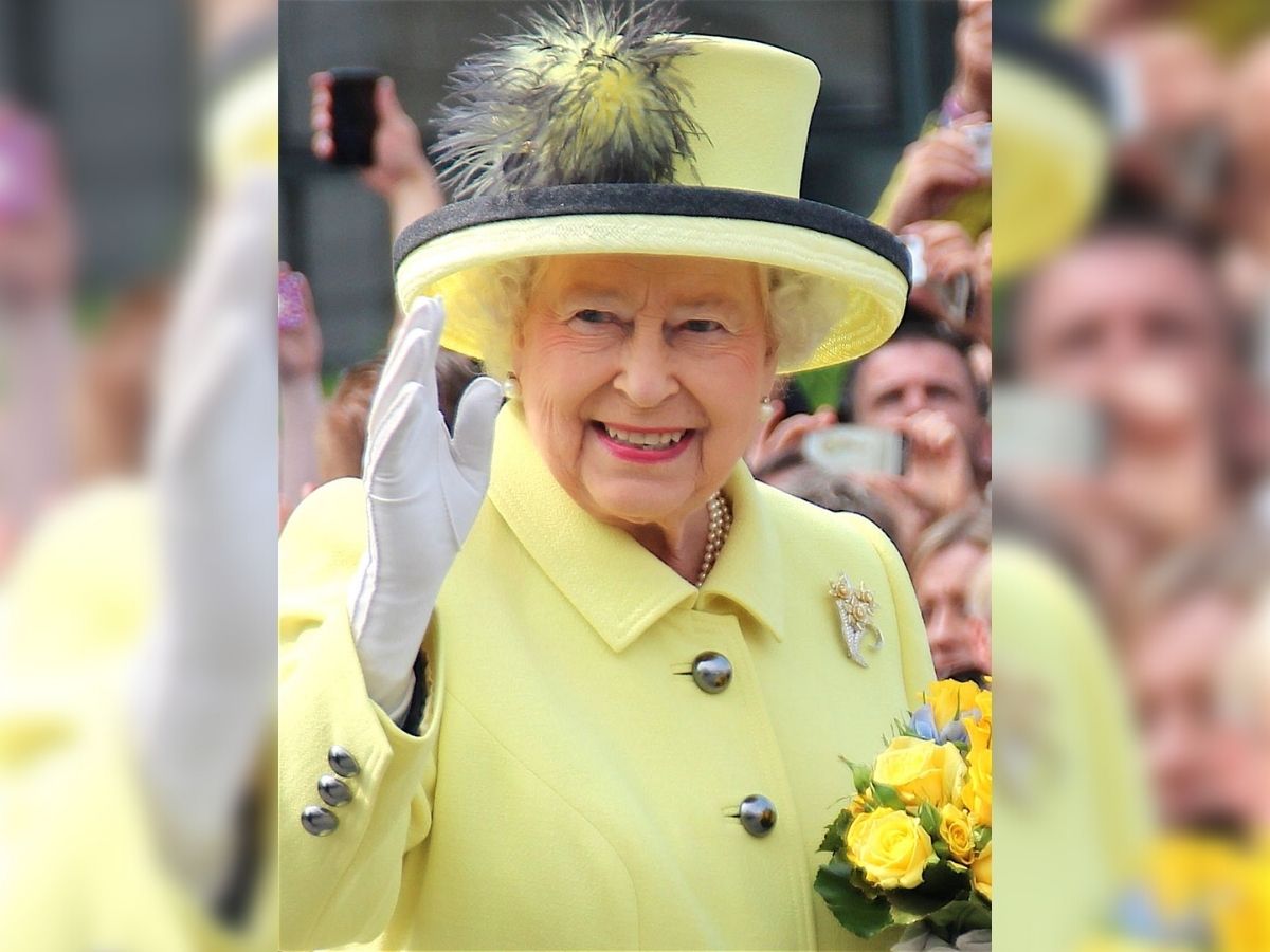 Lunettes de soleil, rouge à lèvres… La reine Elizabeth II fait une apparition très remarquée (Photo)