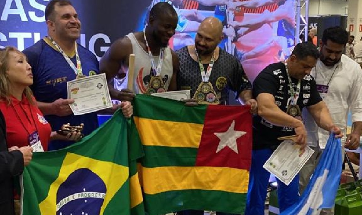 Mas Wrestling au Brésil : ce togolais remporte la première place et fait la fierté de l’Afrique (images)