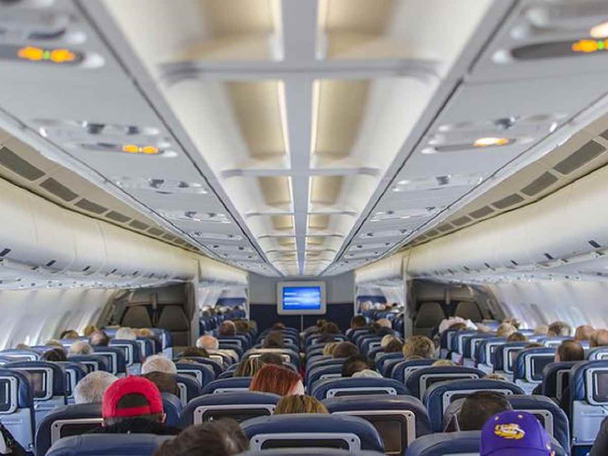 Panique totale à bord d’un avion : les passagers reçoivent des images de crashs aériens sur leur smartphone