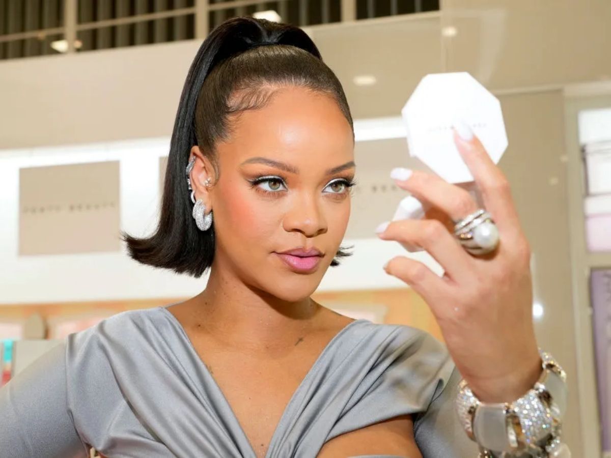 Rihanna fait des victimes : la star terrorise un agent de sécurité en pleine rue avec un simple… (photos)