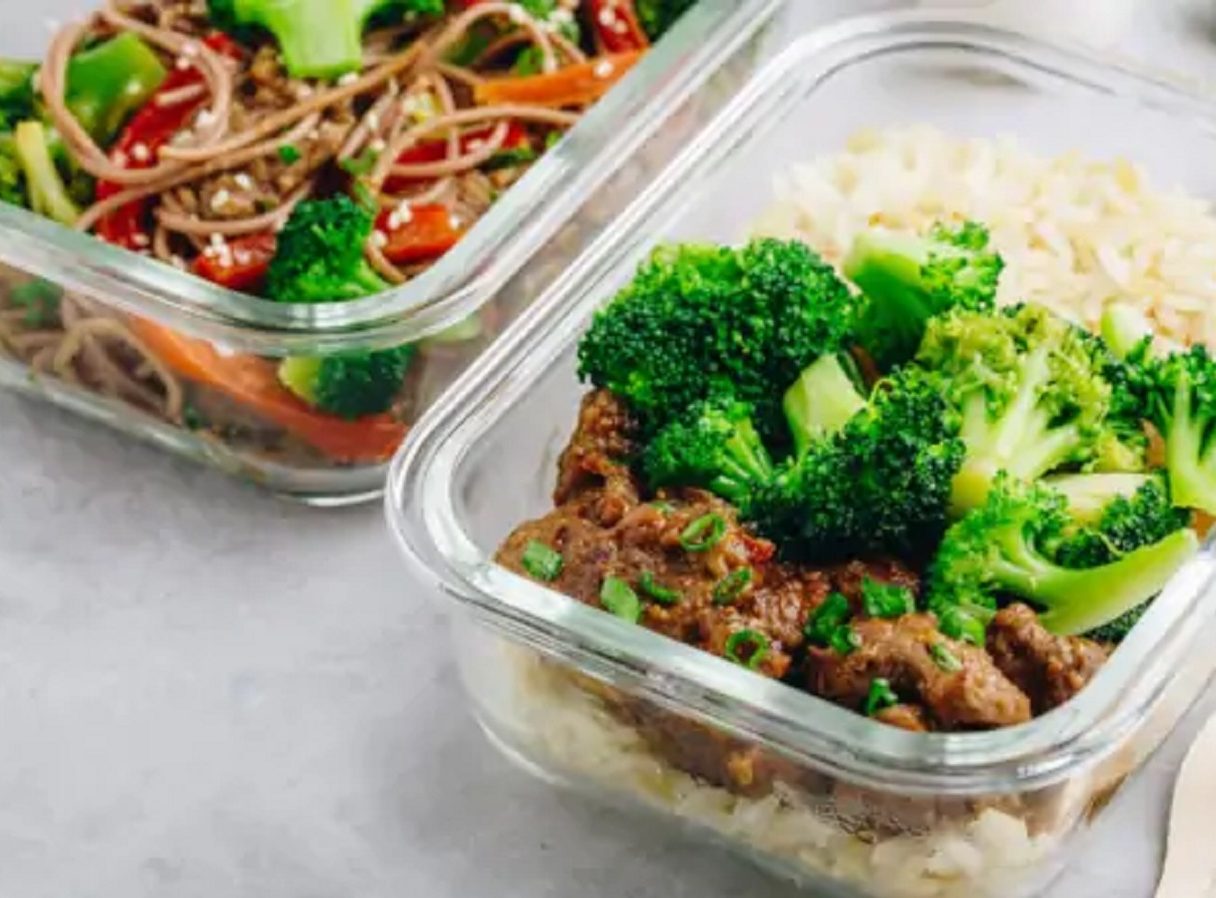 Santé : 5 aliments à ne JAMAIS conserver dans une boîte en plastique