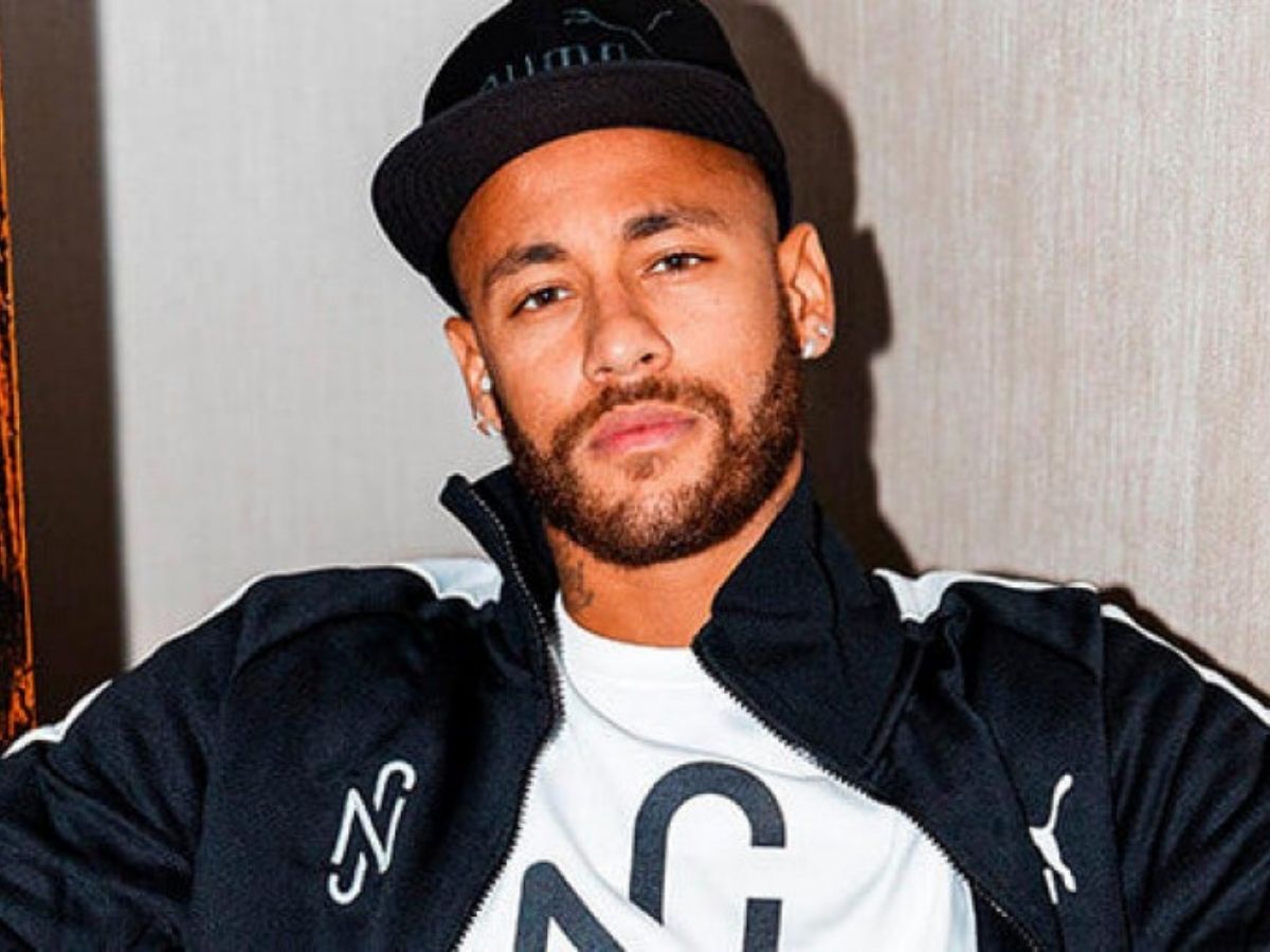 Stars : Voici comment Neymar a acheté le ballon de la CAN signé par tous les joueurs du Sénégal à un prix astronomique (vidéo)