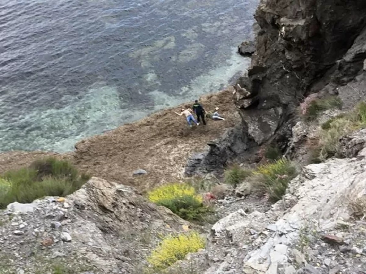 Un couple fait une chute de 30 mètres à cause d’un selfie ; les faits
