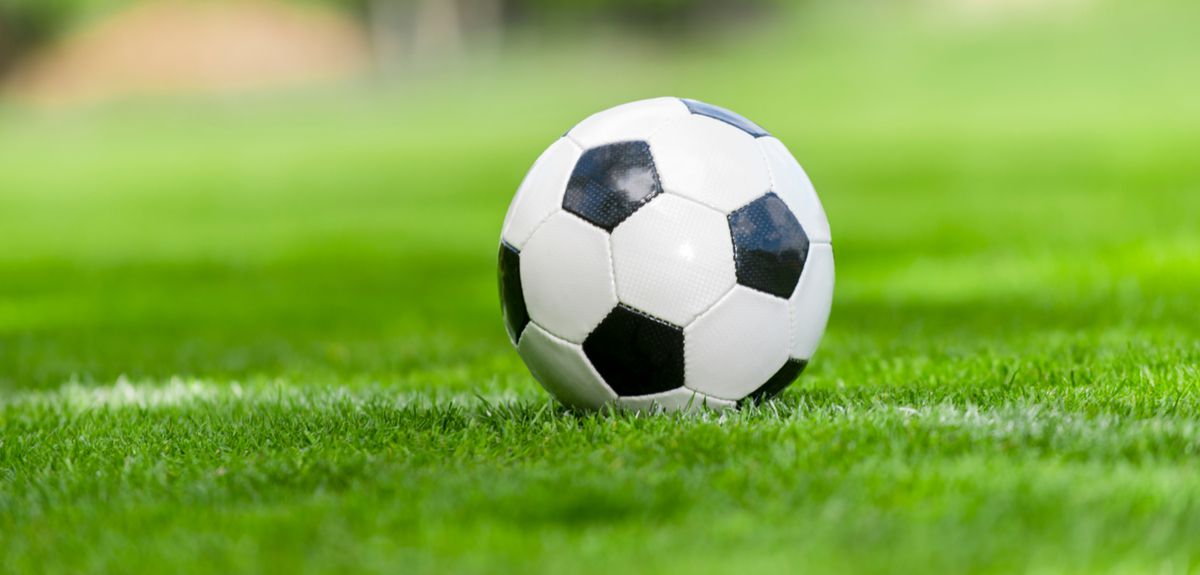 Foot : ce joueur a été écarté par son club pour avoir pété dans le vestiaire ; un grand club habitué à jouer la LdC !