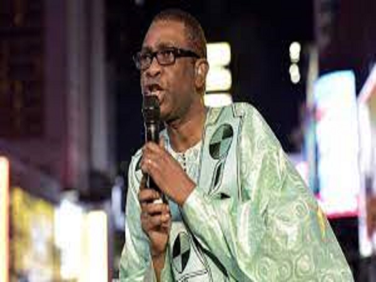 Youssou N’Dour : la star vivement critiquée par un politicien français pour ses propos sur l’homosexualité en Afrique (vidéo)