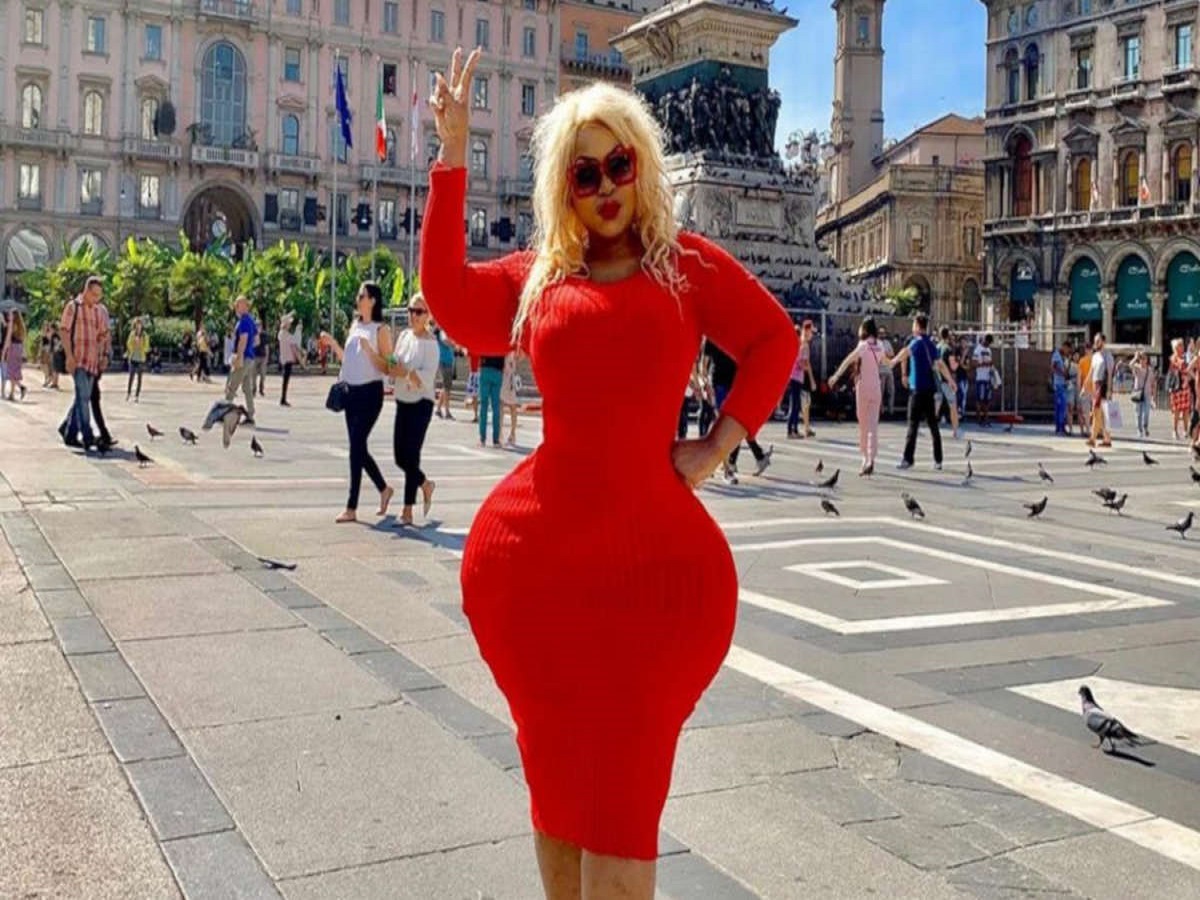 Star : en pleine affaire de porta potty, Eudoxie Yao n’en peut plus : la bimbo ivoirienne avoue son…