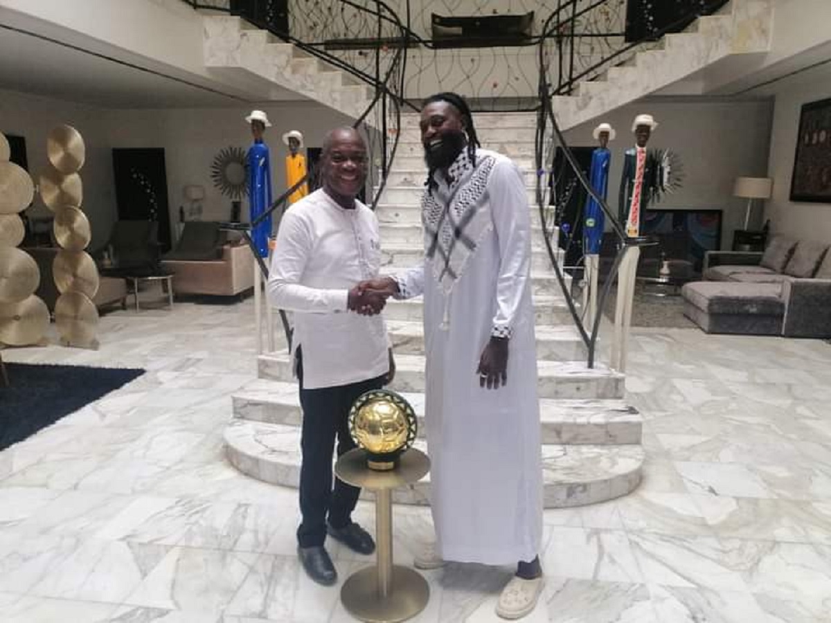 Adebayor : la star veut apporter son soutien au développement de la commune Golfe 2
