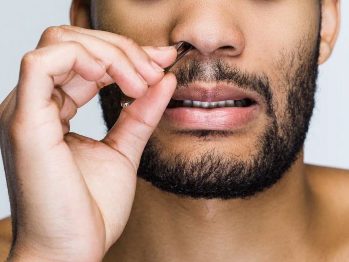 Attention ! S’arracher les poils du nez peut être très dangereux