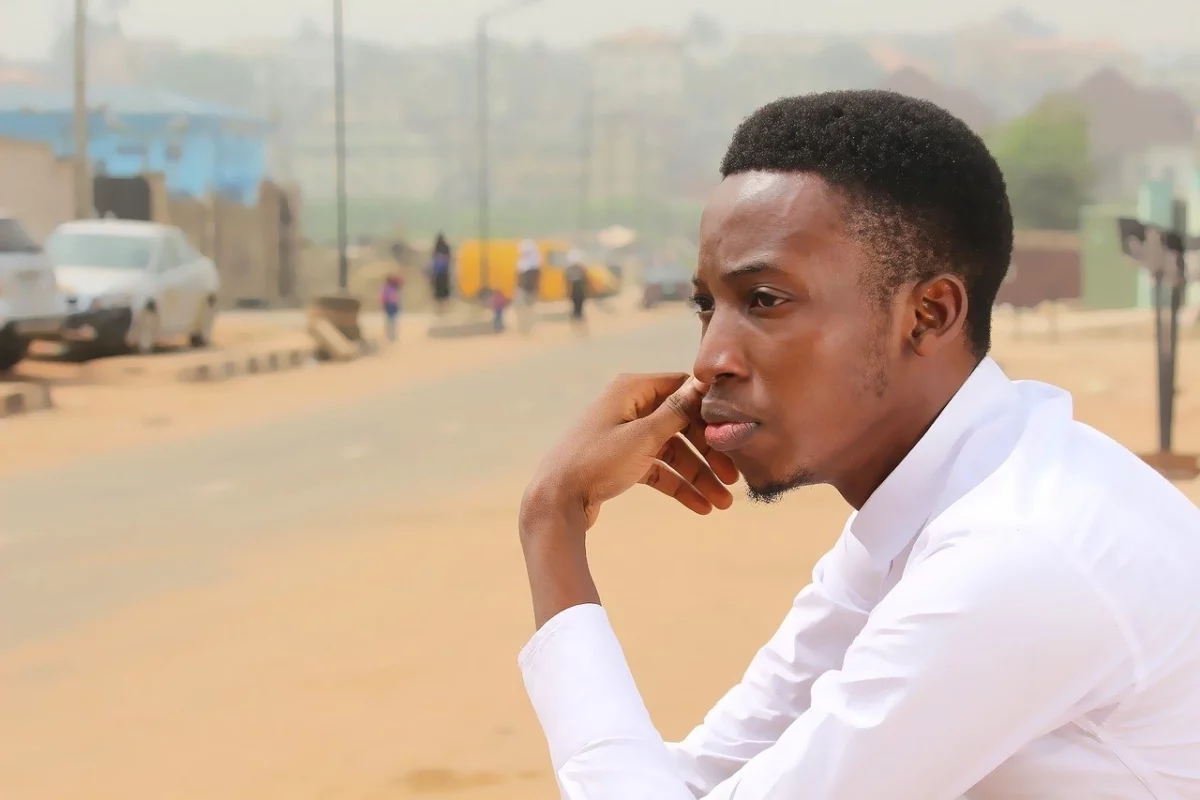 Confidences :  »Je suis capable de marcher des kilomètres derrière une fille qui a de grosses f€sses, sans connaître sa destination… aidez-moi »