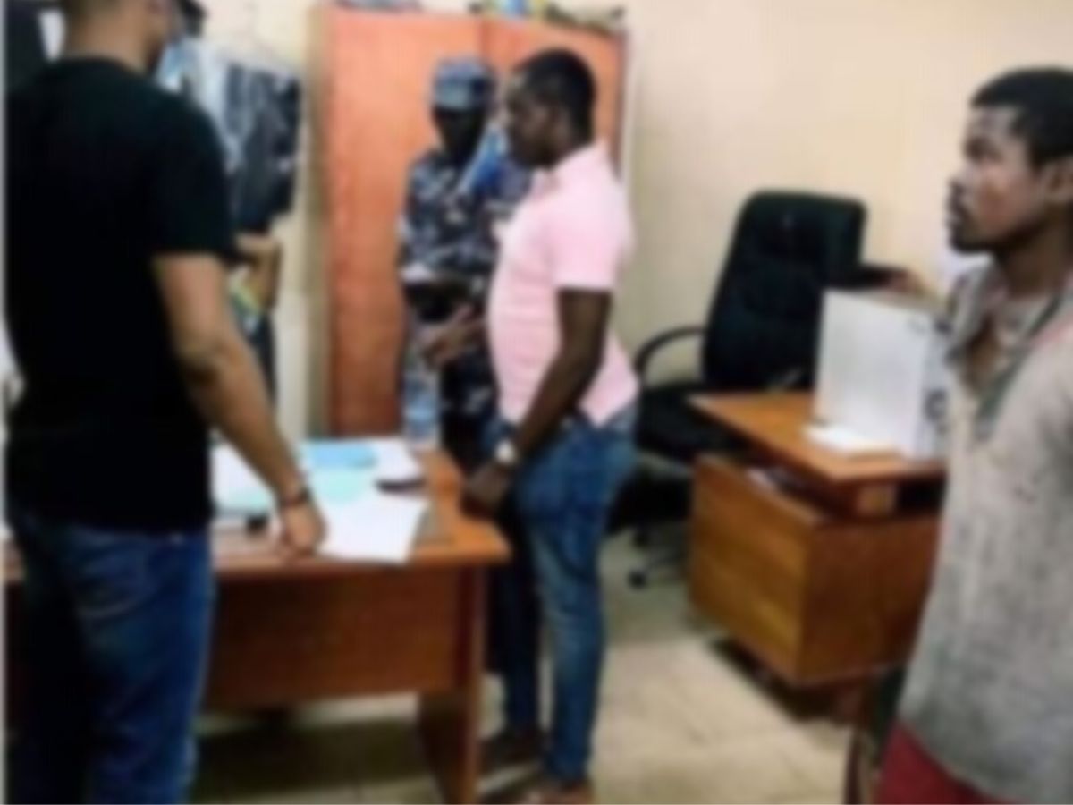 Côte d’Ivoire : l’organisateur d’une soirée p@rtouze dénommée « Pull party » arrêté par la police (photos)