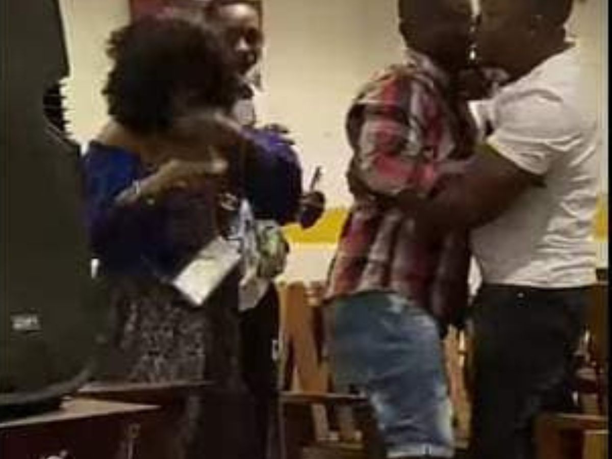 Diane Nama s’enfuyant…, la célébrité camerounaise frappée par son compagnon dans un restaurant (vidéo choc)