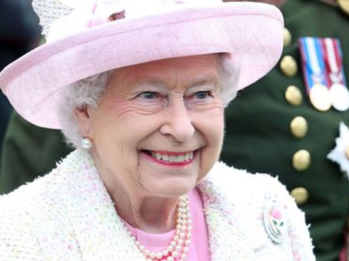 « Elle a l’air d’avoir 20 ans de moins », Elizabeth II change de look et déchaîne les internautes (Photo)