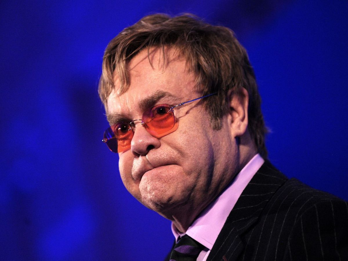 Elton John : Pour éviter le mariage, la star… se « suicide »