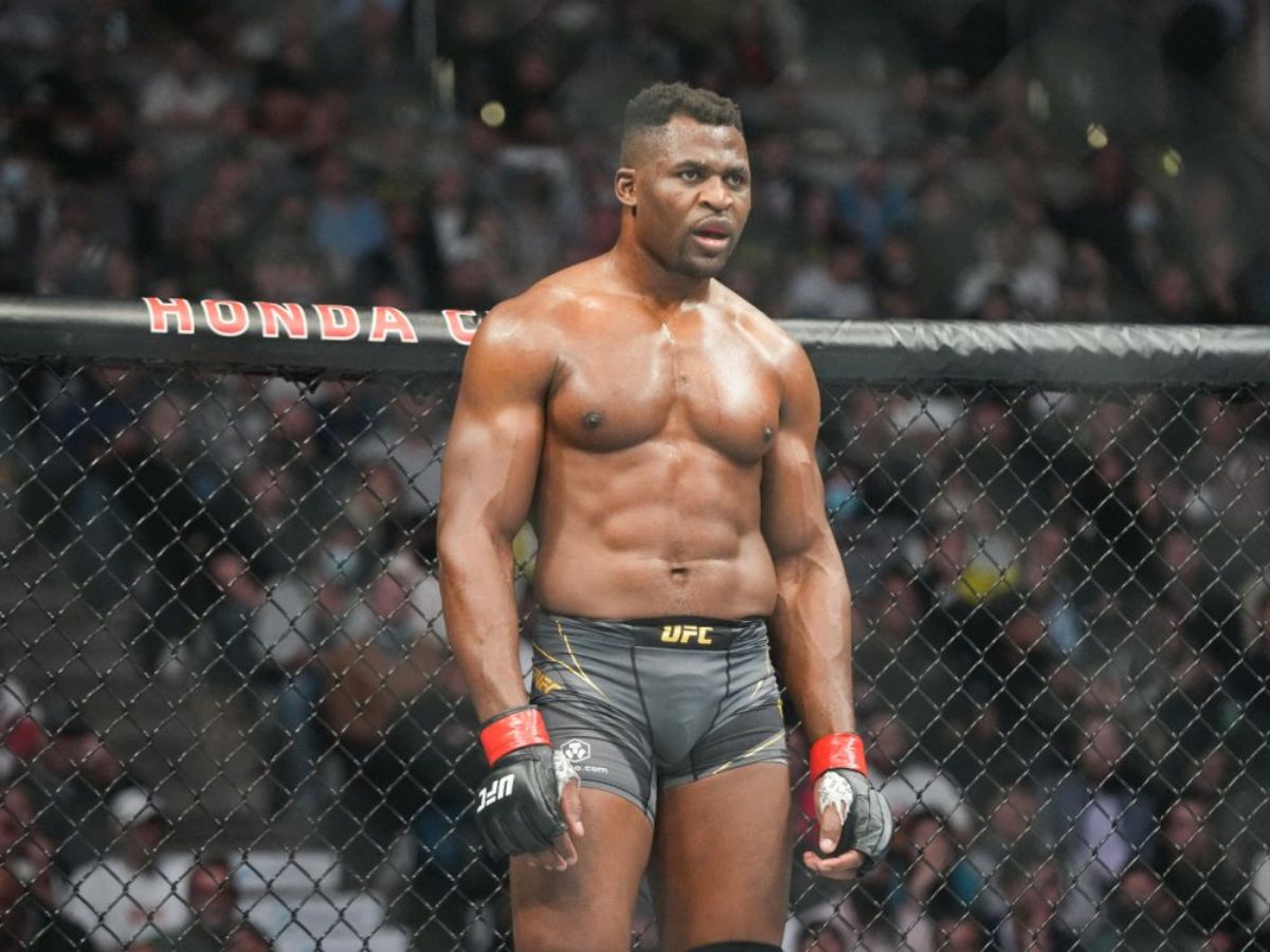 Francis Ngannou en couple ? Cette brune fait tourner la tête de la star de l’UFC (photo)