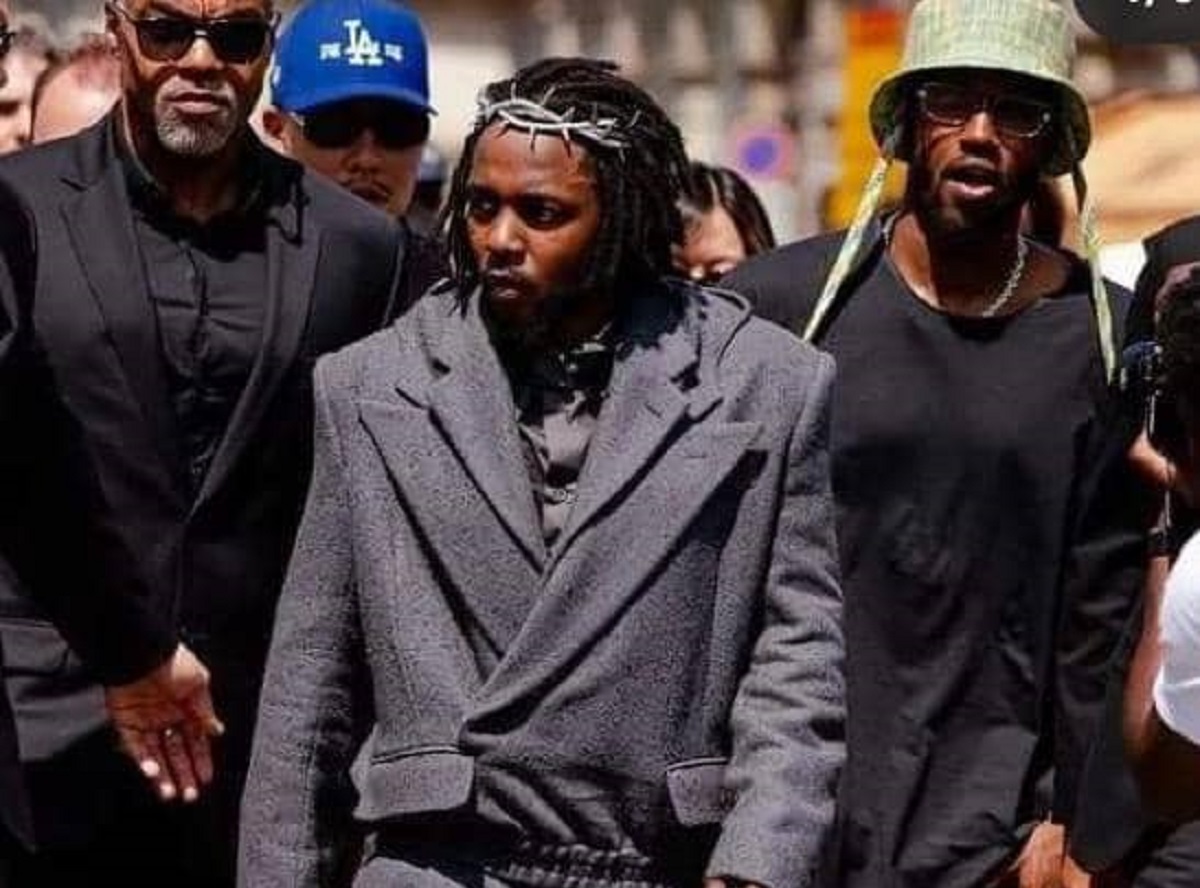 Kendrick Lamar se prend-il pour Jésus ? : la star au cœur d’une grosse polémique (vidéo)