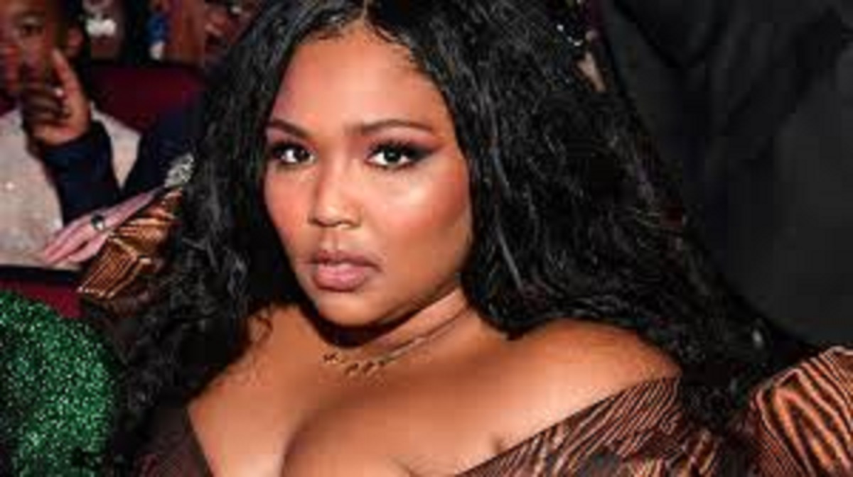 Lizzo : la reine du body-positive célèbre à nouveau son corps et dévoile des clichés inédits