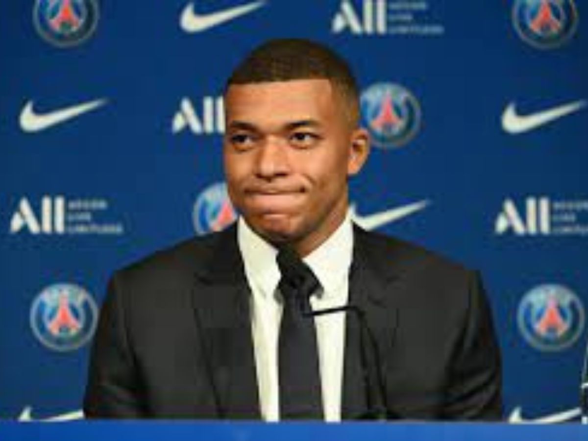 Karim Benzema, Ballon d’or 2022 : la place de Kylian Mbappé dans le classement scandalise la toile