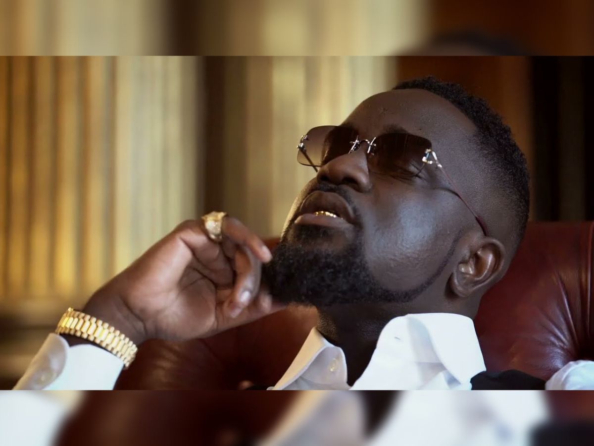 Cette star refuse un feat à Sarkodie : « A mes débuts, il avait évité de me serrer la main »