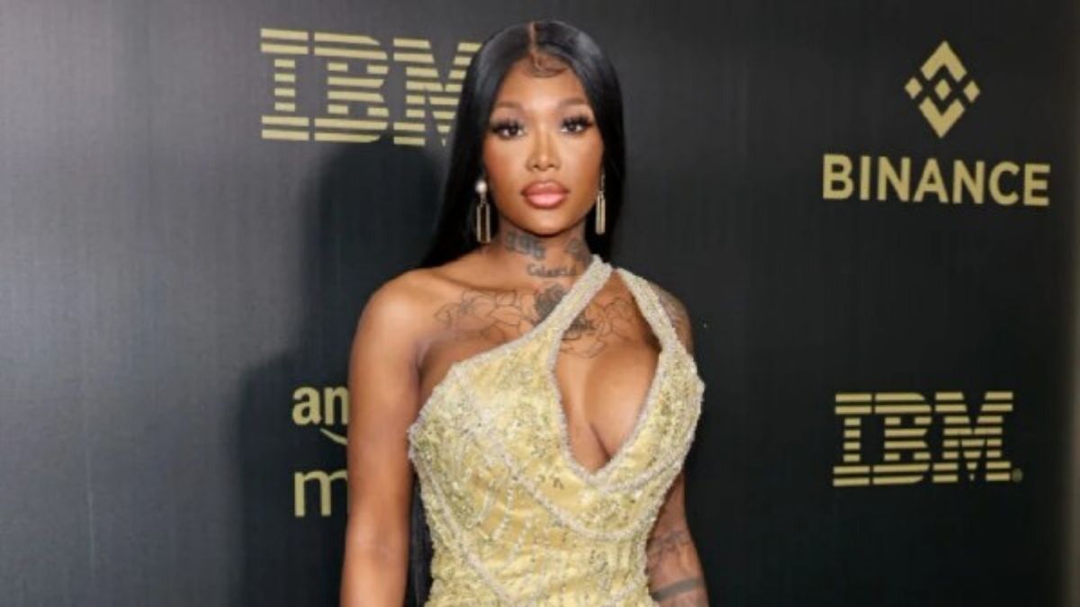 Summer Walker : enceinte, la chanteuse expose sa poitrine aux BET Awards (photo)