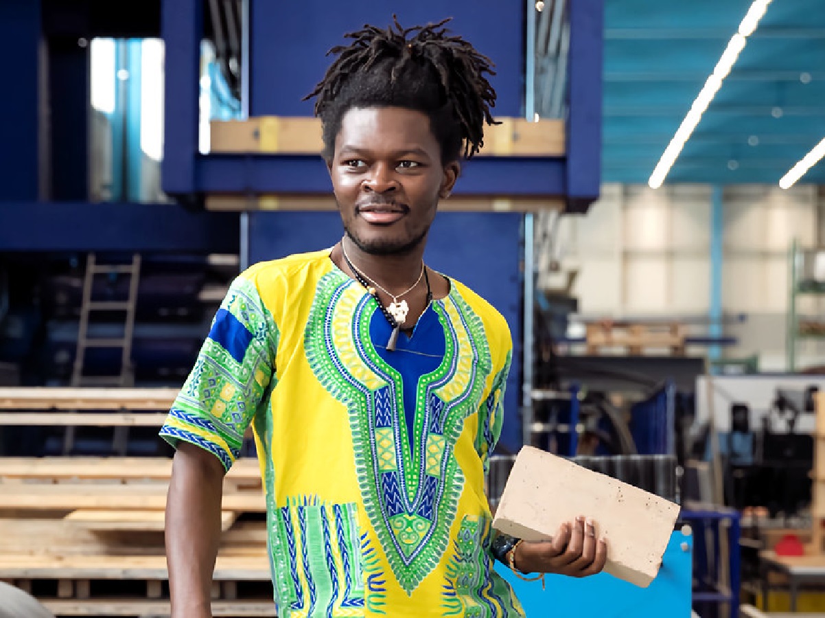 A Togolese realizes the invention of the century : Gnanli Landrou innovates with concrete without cement