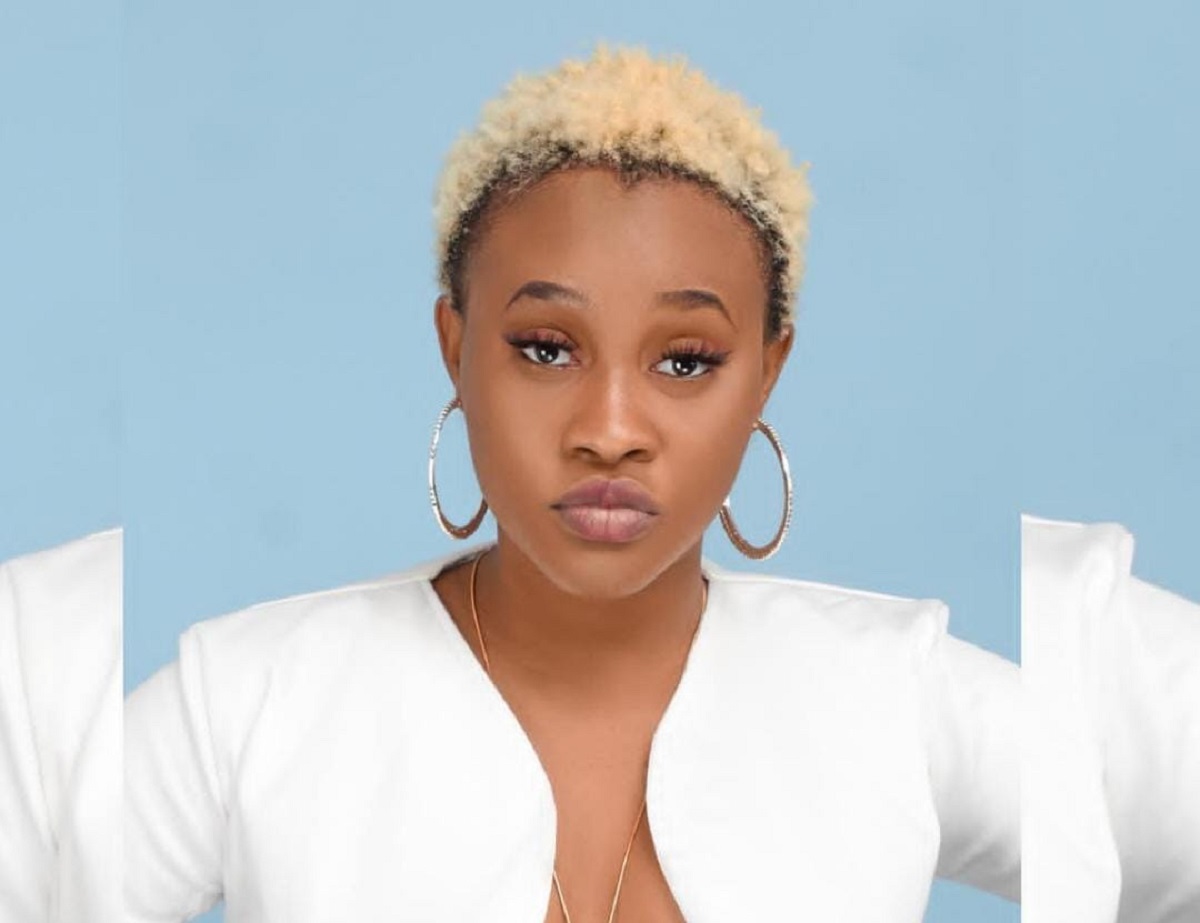 Vika : c’est gâté ! La star togolaise s’affiche à p0il et choque ses fans sur Facebook (photo)